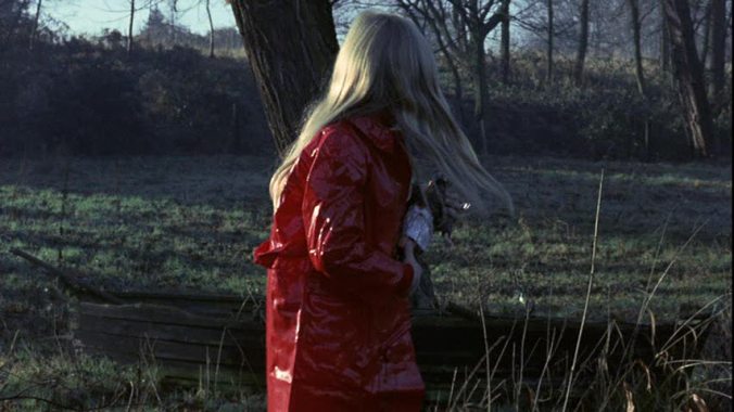 dont-look-now-red-raincoat