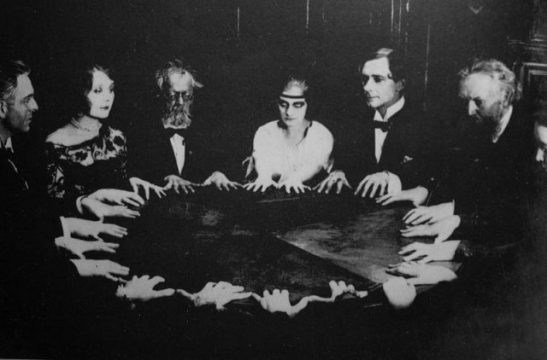 Group-conducting-a-seance-640x422
