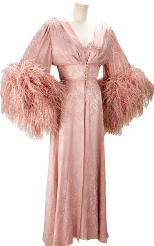 476d60d087885f8081e7bc342d99f7ab--joan-collins-ostrich-feathers