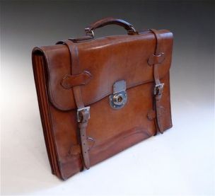 34021cede963fd381911d8f639e1092e--leather-briefcase-circa